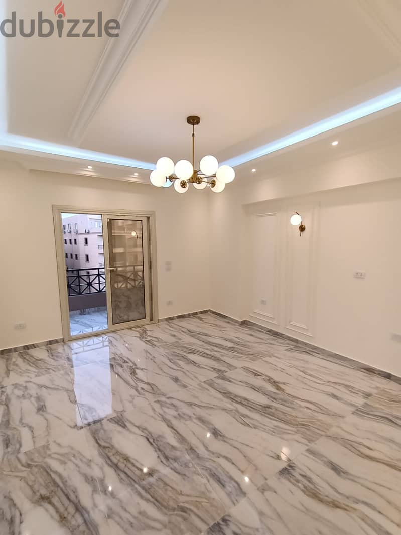 Finished apartment with hotel finishing, immediate receipt, for sale in the Fifth Settlement in the Lotus area, a static building, registered with a r 14