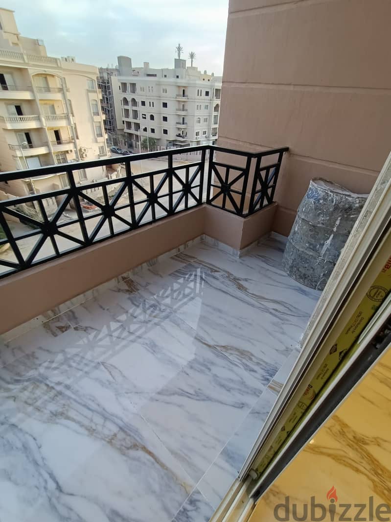 Finished apartment with hotel finishing, immediate receipt, for sale in the Fifth Settlement in the Lotus area, a static building, registered with a r 16