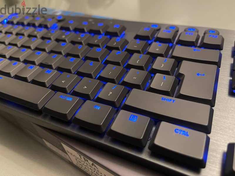 Logitech g915 tkl lightspeed wireless gaming keyboard. 8