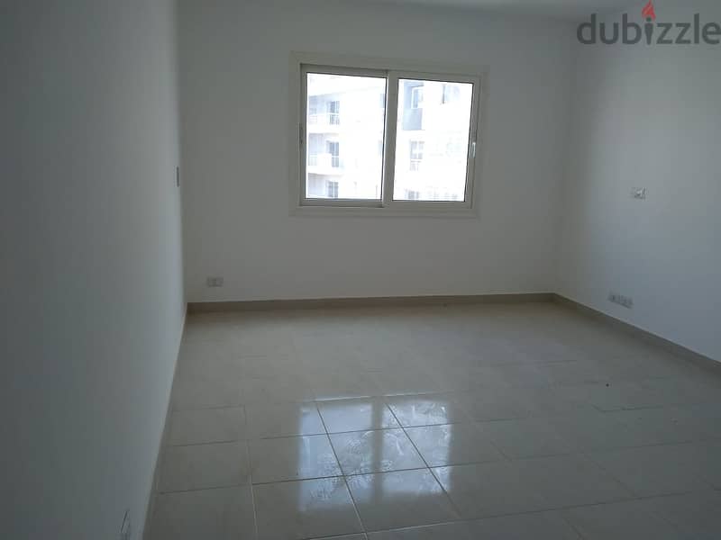 Apartment for sale, 200 square meters, direct view of the canal, best location. 2