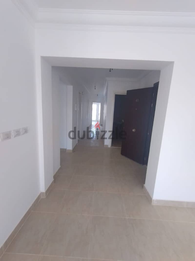 Apartment for sale, 200 square meters, direct view of the canal, best location. 4