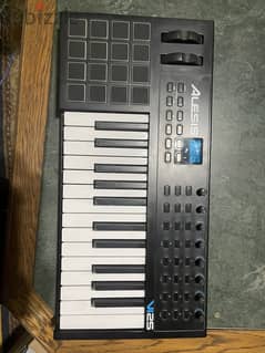Alesis VI25 Midi Keyboard 0
