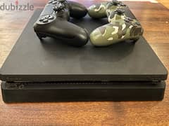 playstation 4 - Slim with two controllers