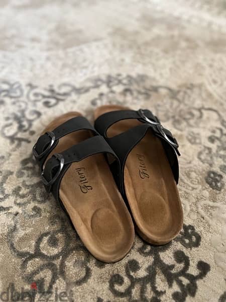 a new slipper from USA size 38-39 3