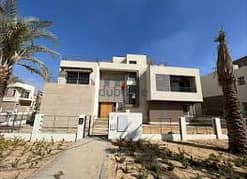 Villa200 m with facing north open view of the lagoon with a private garage ,garden including a club membership nextto in Badia Palm Hills