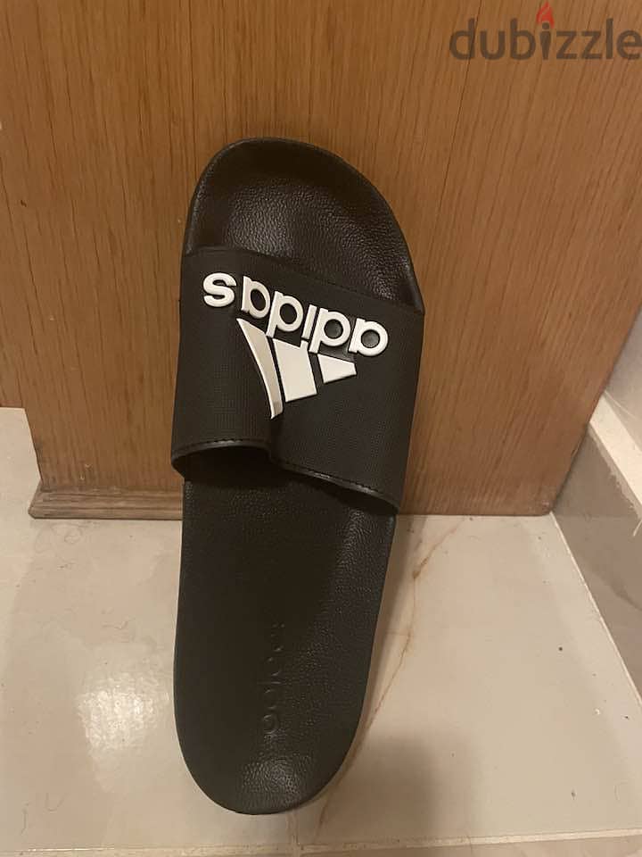 Adidas Slipper -Size 46 1