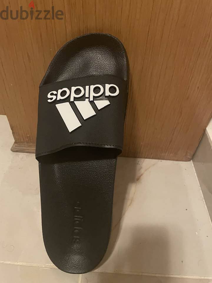 Adidas Slipper -Size 46 2