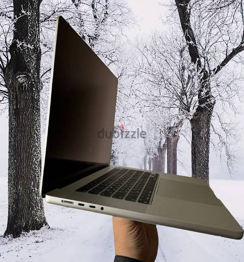 Apple MacBook Pro (16.2- inch, Apple M1 Max chip 10-C CPU , 32-C GPU, 1