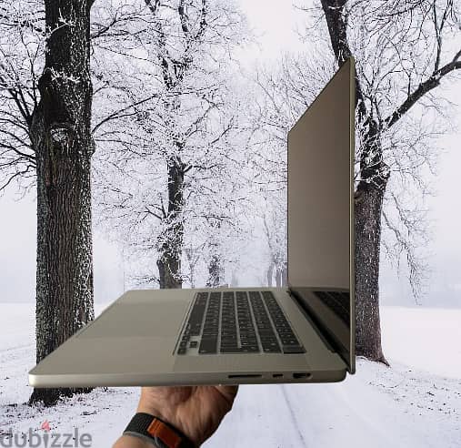 Apple MacBook Pro (16.2- inch, Apple M1 Max chip 10-C CPU , 32-C GPU, 7