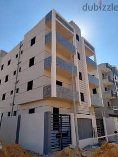 شقة للبيع ١٤٠م  بمدينة بدر علي ناصية الحي المتميز ٢ منطقه ١٥ قسط سنة 0