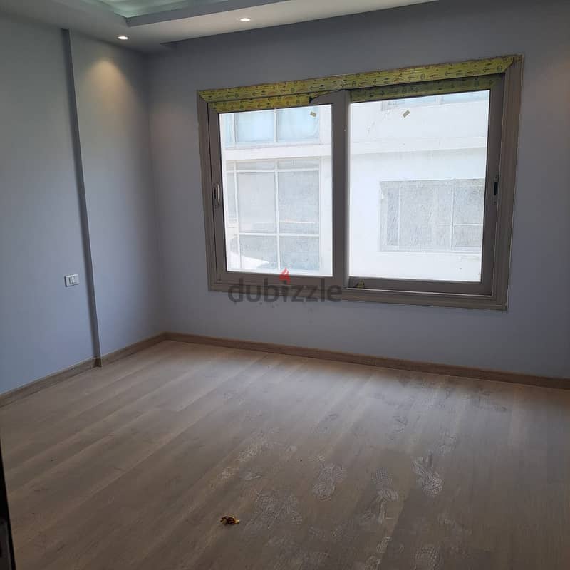 Apartment fully finished للايجار بسعر  لقطه في جاليريا Galleria 7