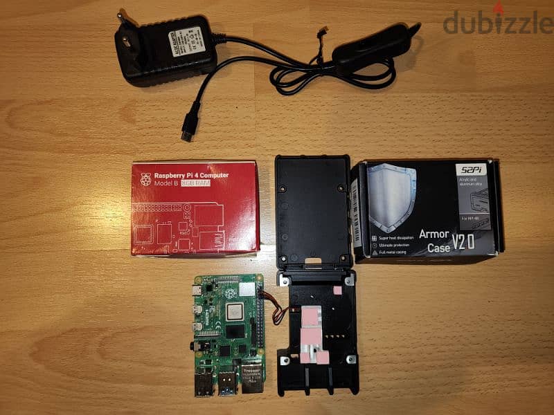 Raspberry PI 4 8GB + Armour Case + Adapter 1