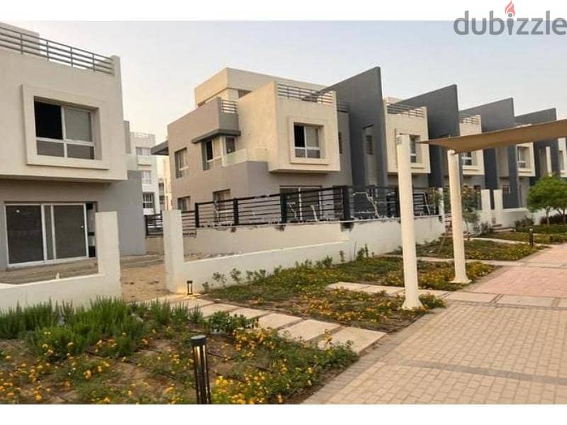 Under Market Price Ready To Move Townhouse 242m - Hydepark 8
