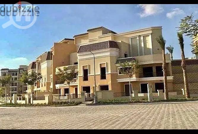 A luxurious villa for sale in a garden, 3 floors (ground - first - roof), with a 10% down payment and installments over 8 years, in Sarai, New Cairo 3