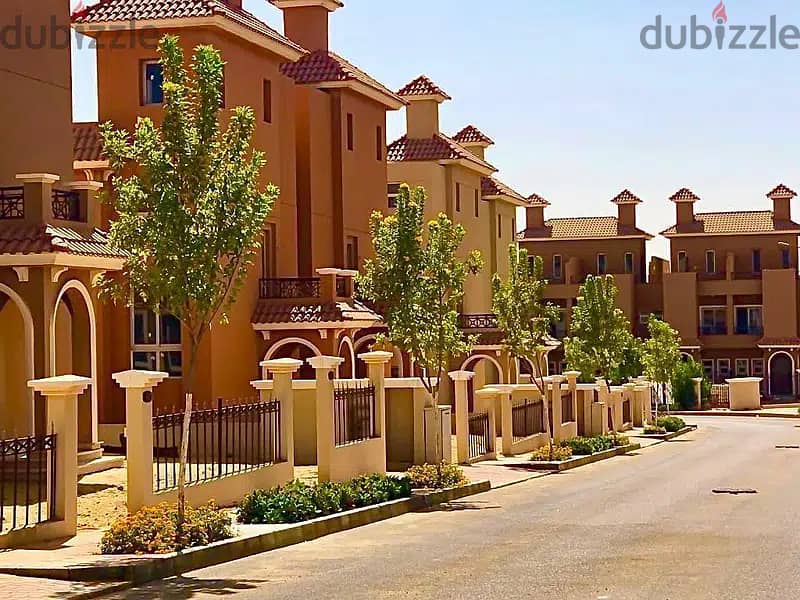 Townhouse villa for sale in 6th of October minutes from mall of Arabia in | Nyoum West October | with a great view on pool and water features 3