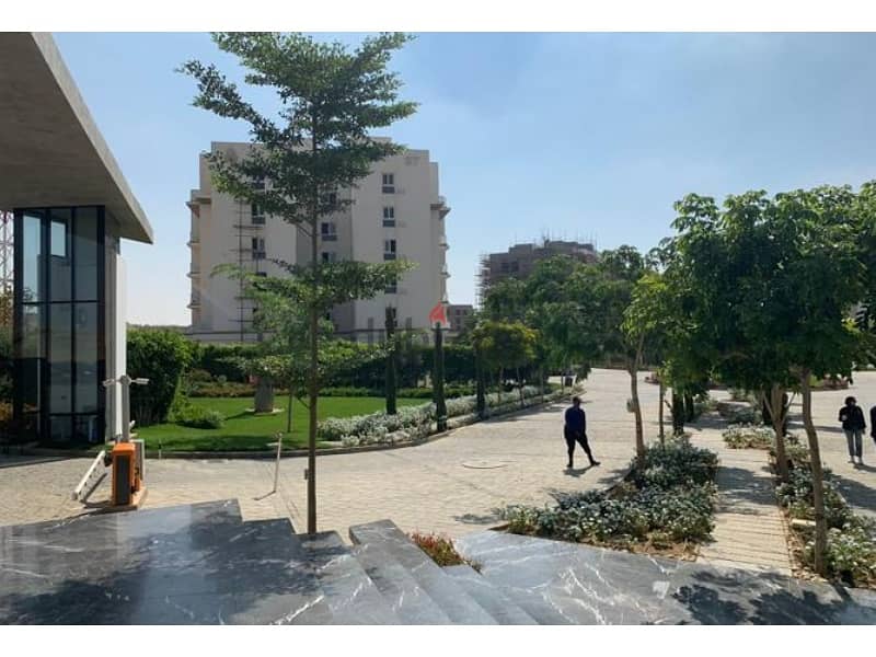 Apartment ready to move 170 m, with the best location and the lowest price, in Mountain View iCity Compound, New Cairo. 7