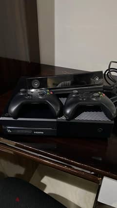 Xbox 1 500 gb with 2 controllers and kinect with games 0