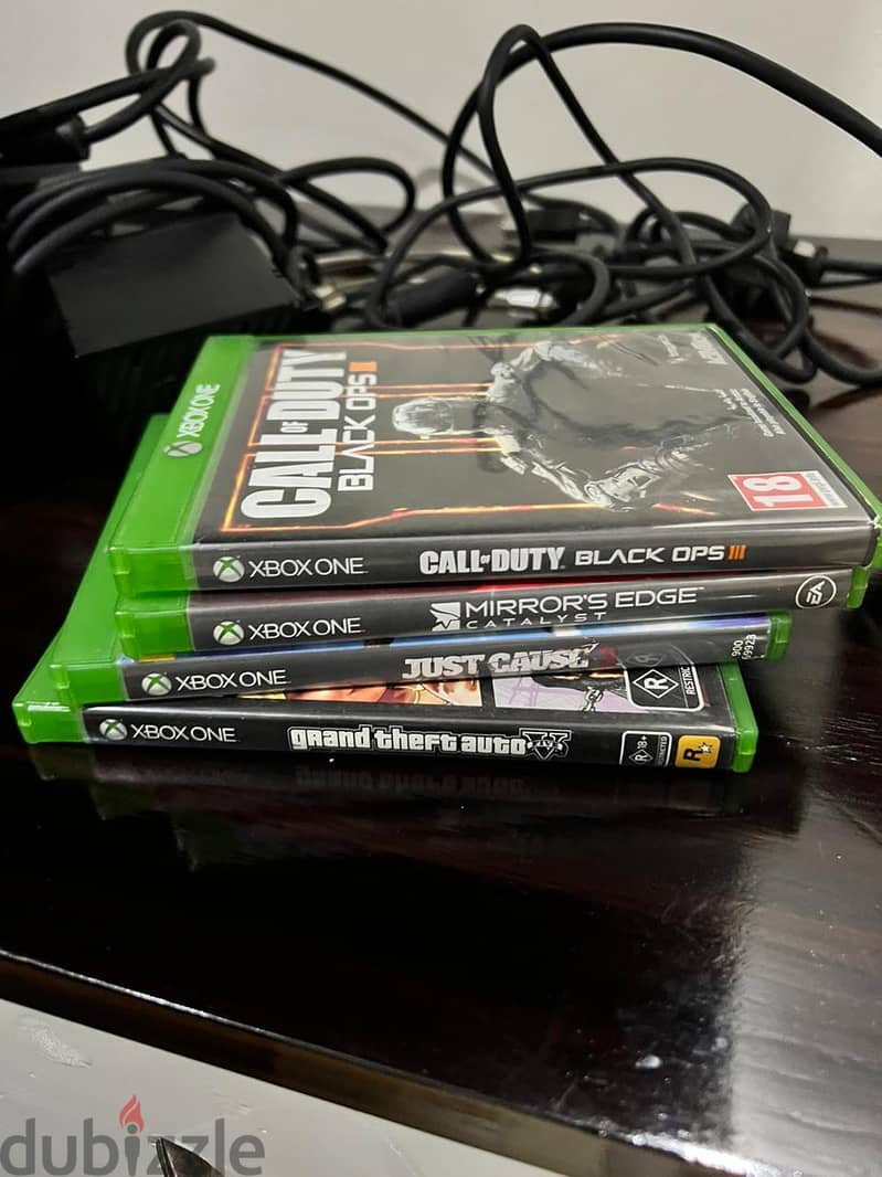 Xbox 1 500 gb with 2 controllers and kinect with games 1