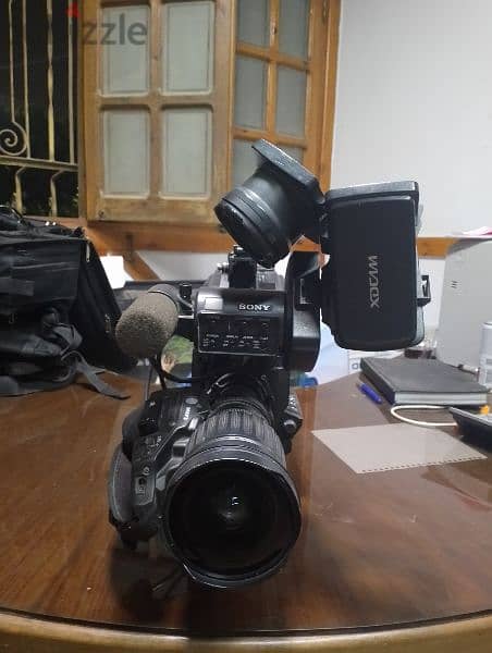 كاميرا BM 400. مع عدسه وايت 1