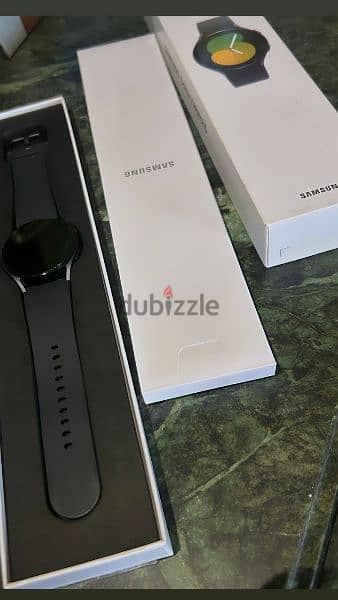 galaxy watch 5 40mm نسخه الامارات معاها ضمان 4 شهور 1