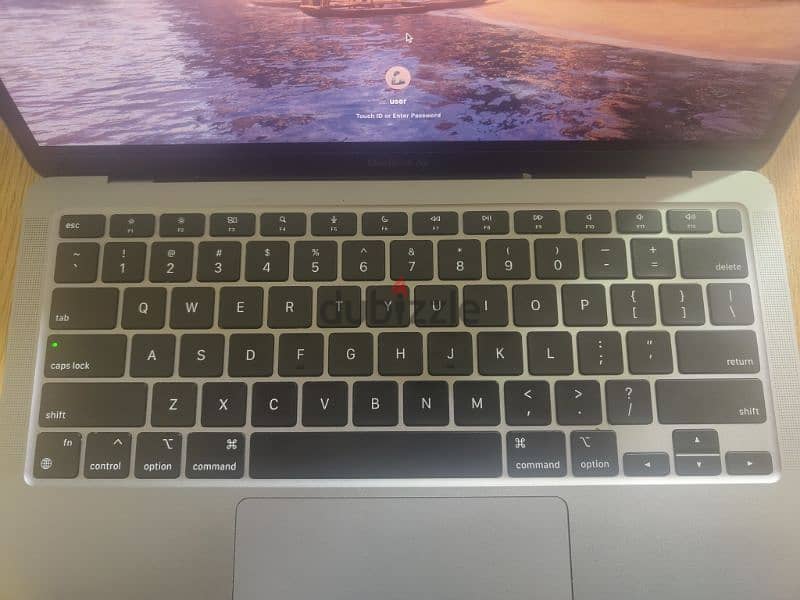 Macbook air M1 8/256 health: 100% 3