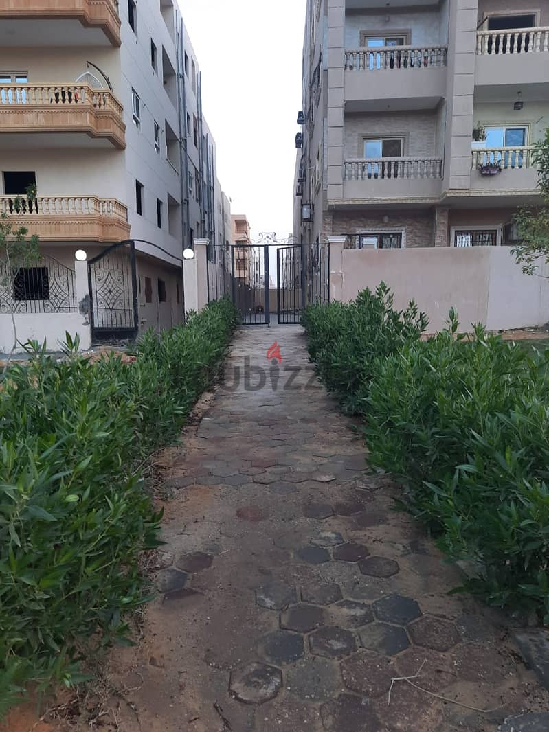A 250 sqm apartment with a 50 sqm roof garden for sale in Shorouk, immediate receipt, complete with facilities 3