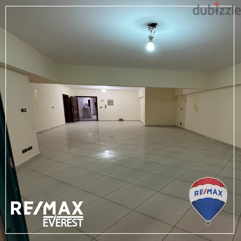Exclusive! Apartment on the main street next to Al-Hosary mosque 2