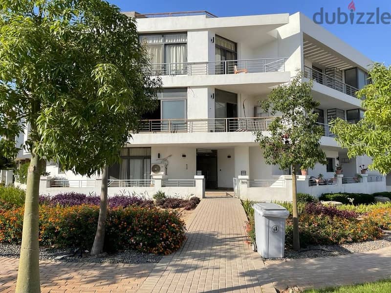 For sale, an apartment in the heart of the Fifth Settlement, minutes from the American University, next to Cairo Airport, with only 10% down payment. 2