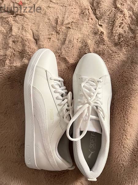 white puma sneaker 1