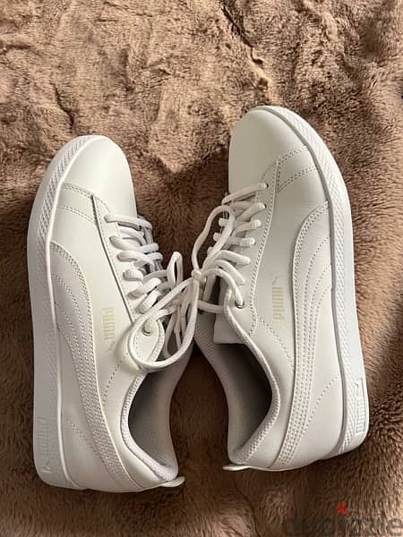 white puma sneaker 2