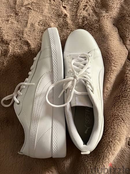 white puma sneaker 3
