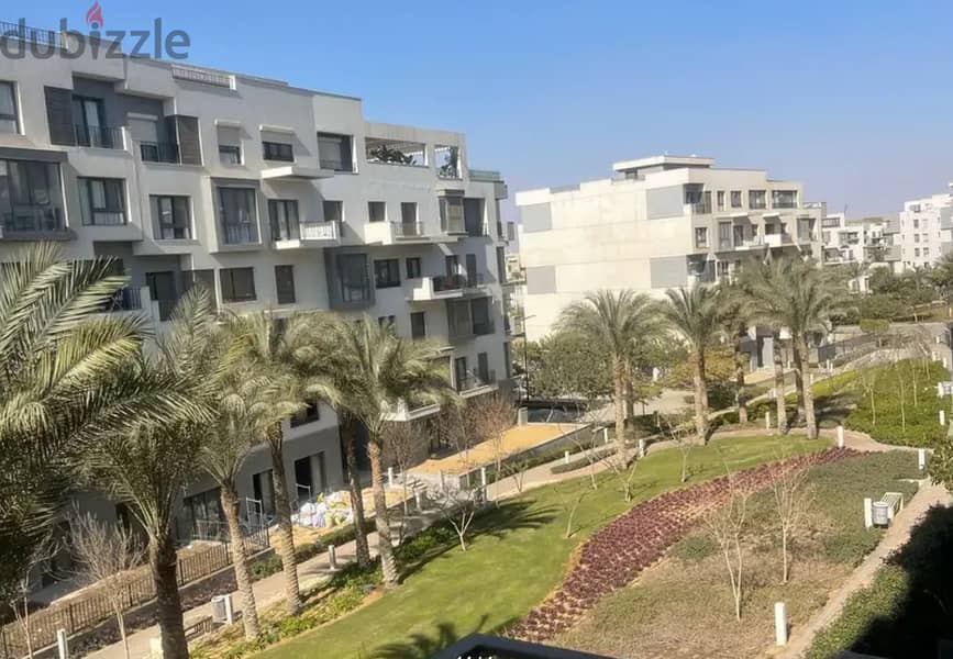Immediate receipt apartment for sale in Sodic East Town, fully finished, with air conditioners and kitchen, next to AUC Uni 2