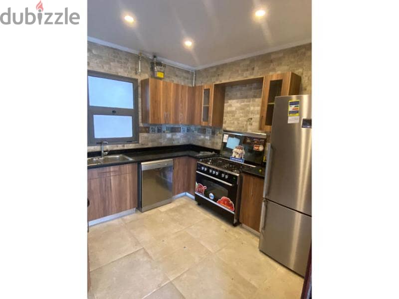 Apt in eastown Kitchen with appliances & ACS 3