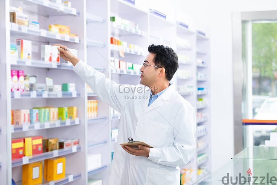 A pharmacy for sale in a main square serving 114 clinics in the first commercial area will be operated in installments for 7 years. 1