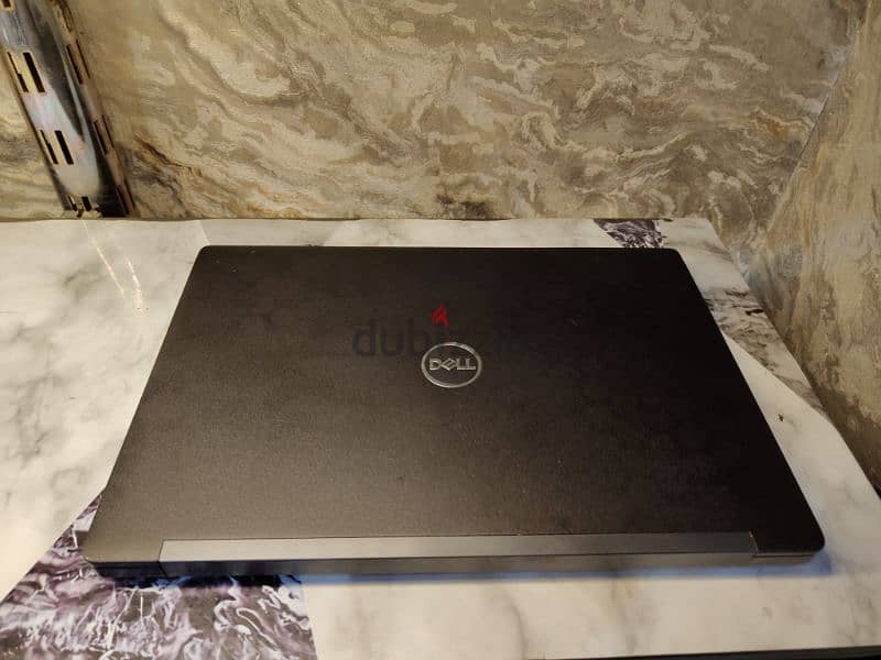 Dell latitude super slim i5 جيل ثامن Ram8G SSD256G VGA UHD up4G 3