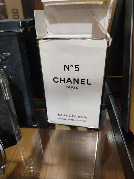 Chanel n. 5. . . حجم200ml . . باتش قديم من 8سنين 2
