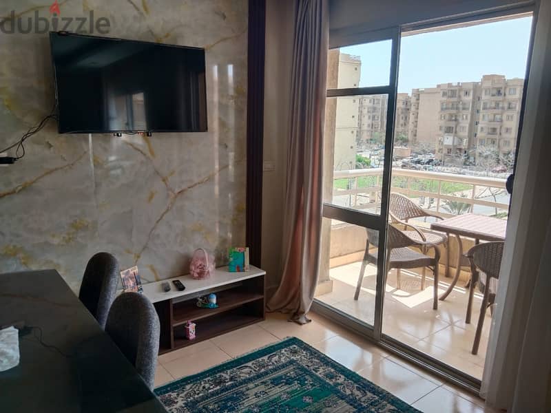 0 square meter apartment for rent in Madinaty, with custom finishes, hotel-like furniture, first occupancy, next to amenities in B6. 4