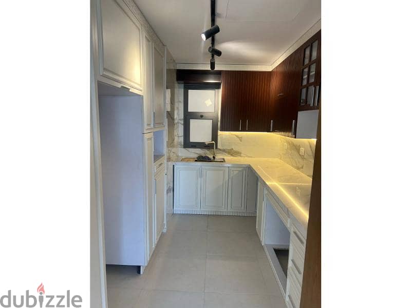 Apartment for sale in Eastown Kitchen & Acs Super Lux 4
