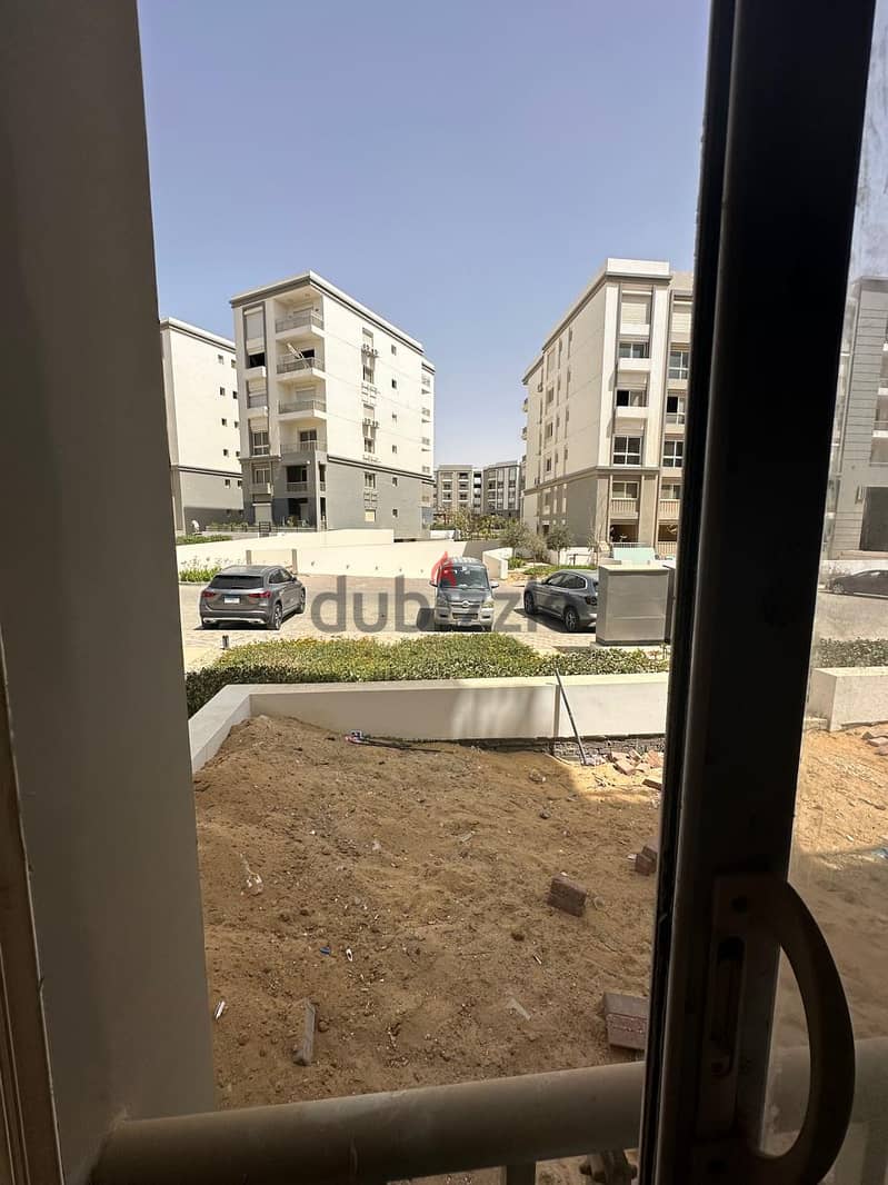 Apartment 233m with garden 85m for sale prime location view landscape with installments in Hyde Park in Fifth Settlement 2