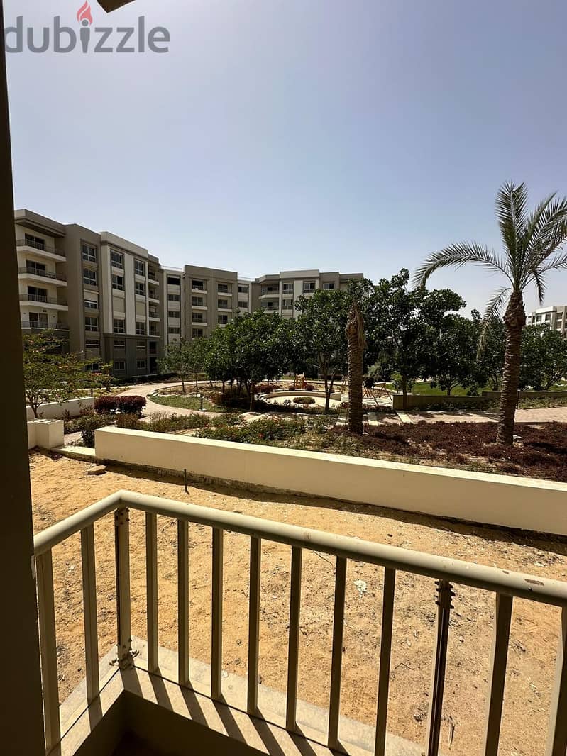 Apartment 233m with garden 85m for sale prime location view landscape with installments in Hyde Park in Fifth Settlement 4