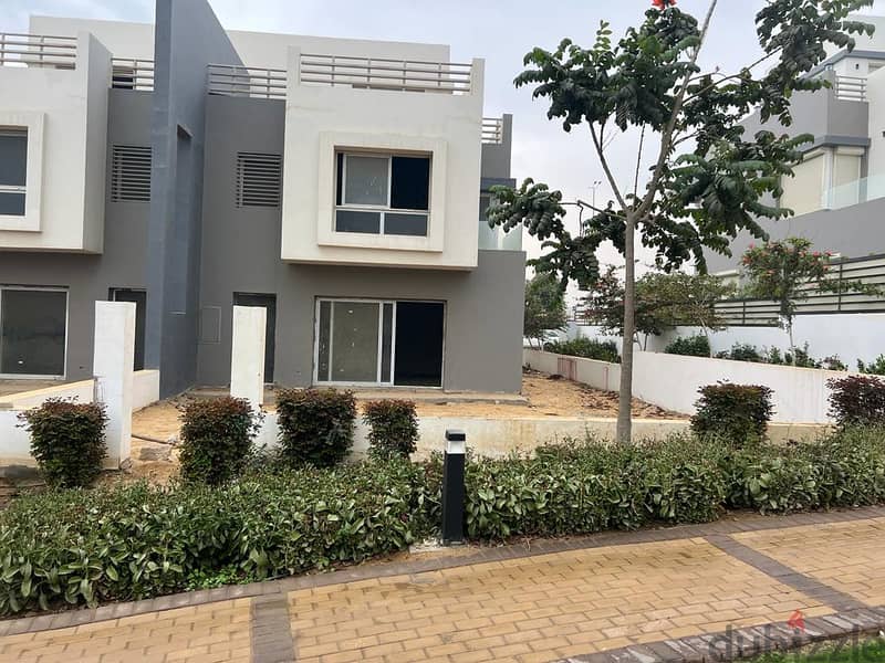 Townhouse Middle 208m for sale with a land area of 200m in garden ville phase The most special phase in Hyde Park in the Fifth Settlement 4