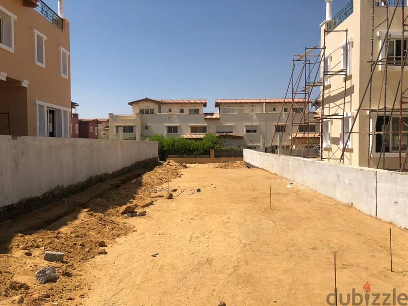 Classic Twin House For Sale 306m With Land Area 360m Bahri special View At The Lowest Price In Hyde Park In Fifth Settlement 7