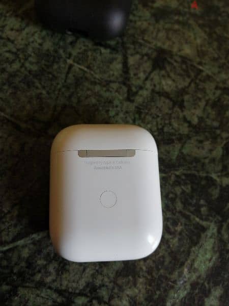Apple Airpods 2nd generation with case 1