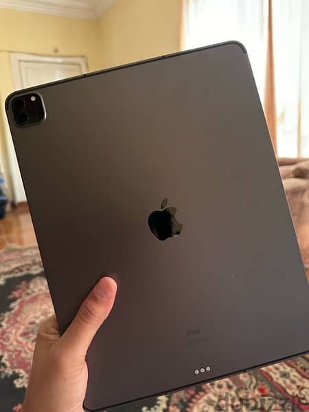 Like-New iPad Pro 12.9" (512GB, Wi-Fi + Cellular) with Magic Keyboard 10