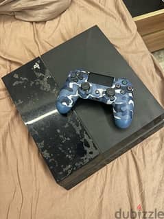 Ps4 with 2 controllers and games