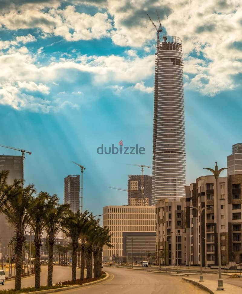 Your shop is in a skyscraper with a panoramic facade, first row in front of the entrance to the iconic tower in the heart of the Green River on the Bi 7