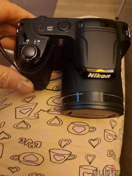 كاميرا رقميه ذات نقاء عالي ماركه نيكون 2