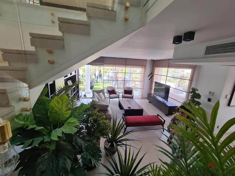 Immediate receipt villa of 361 square meters with the longest payment period in Mountain View October, a distinctive panoramic park view, minutes from 6