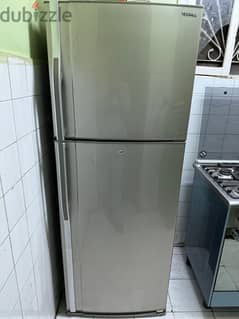 Toshiba Refrigerator 422Liter بحالة جيدة