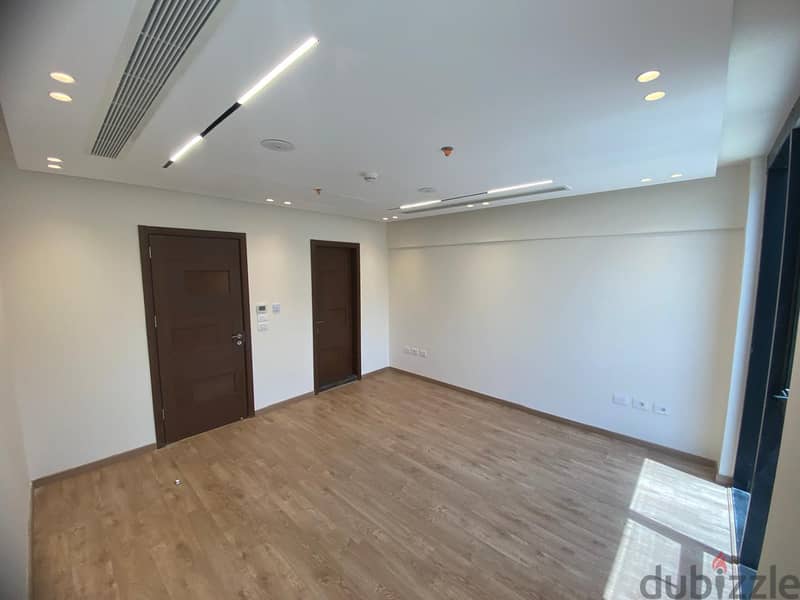 office 135 sqm in HydePark for rent with a good price 4